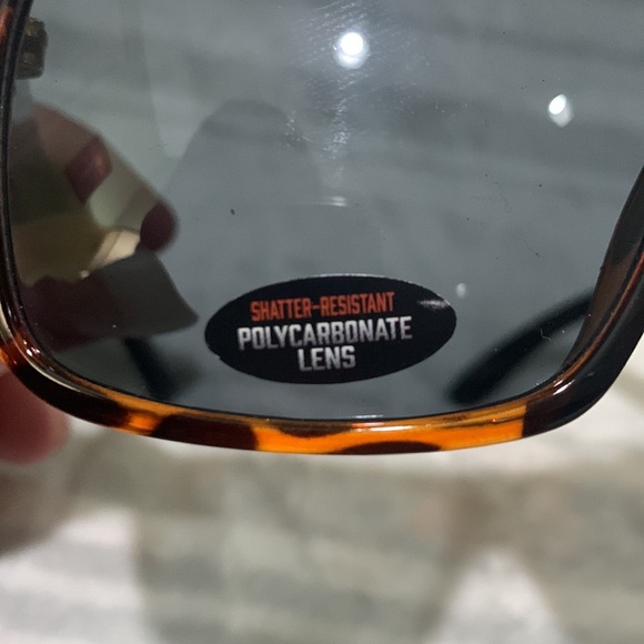 NWT sunglasses - Picture 5 of 6